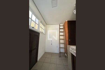 Casa para alugar com 275m², 5 quartos e 4 vagasLavanderia