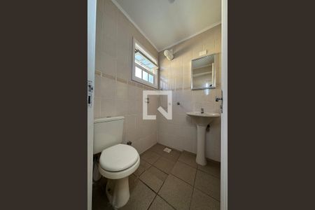 Casa para alugar com 275m², 5 quartos e 4 vagasBanheiro Externo