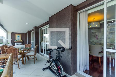 Apartamento à venda com 250m², 4 quartos e 5 vagas Apartamento à venda com 250m², 4 quartos e 5 vagasVaranda da Sala