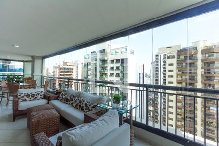 Apartamento à venda com 250m², 4 quartos e 5 vagas Apartamento à venda com 250m², 4 quartos e 5 vagasVaranda da Sala