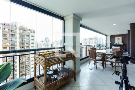 Apartamento à venda com 250m², 4 quartos e 5 vagas Apartamento à venda com 250m², 4 quartos e 5 vagasVaranda da Sala