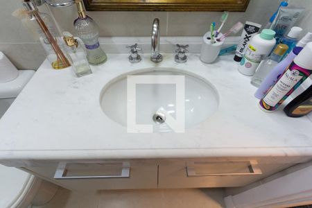 Apartamento à venda com 250m², 4 quartos e 5 vagas Apartamento à venda com 250m², 4 quartos e 5 vagasBanheiro da Suíte 2