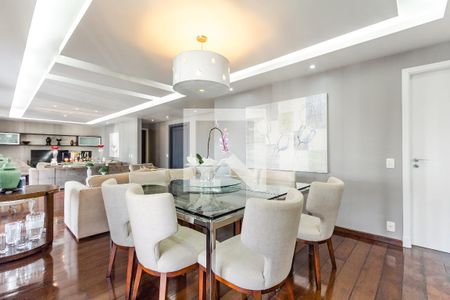 Apartamento à venda com 250m², 4 quartos e 5 vagas Apartamento à venda com 250m², 4 quartos e 5 vagasSala