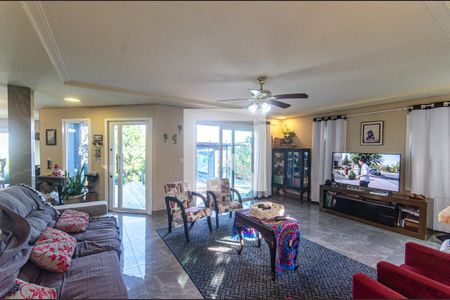 Sala de Estar de casa à venda com 3 quartos, 300m² em Teresópolis, Porto Alegre