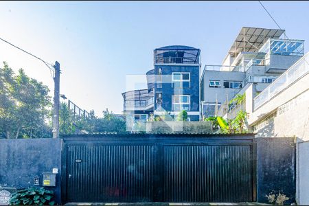 Casa à venda com 300m², 3 quartos e 3 vagasGaragem