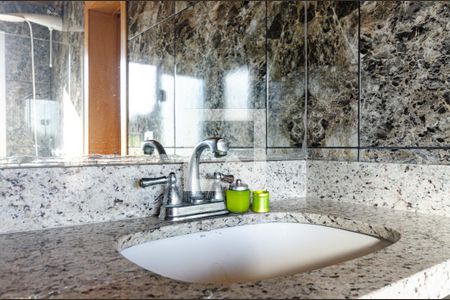 Casa à venda com 300m², 3 quartos e 3 vagasDetalhe Banheiro da Suíte 1