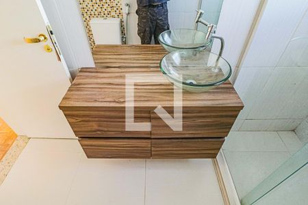 Casa à venda com 200m², 3 quartos e 2 vagas Casa à venda com 200m², 3 quartos e 2 vagasSuite - Banheiro