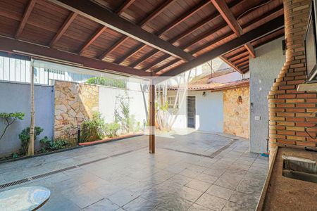 Casa à venda com 200m², 3 quartos e 2 vagas Casa à venda com 200m², 3 quartos e 2 vagasÁrea externa - Churrasqueira