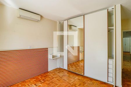 Casa à venda com 200m², 3 quartos e 2 vagas Casa à venda com 200m², 3 quartos e 2 vagasSuite