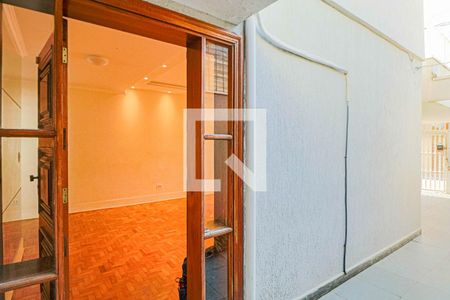 Casa à venda com 200m², 3 quartos e 2 vagas Casa à venda com 200m², 3 quartos e 2 vagasÁrea externa - Entrada