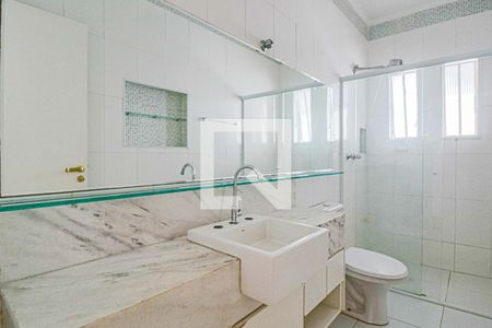 Banheiro social de casa à venda com 3 quartos, 200m² em Jaguaré, São Paulo