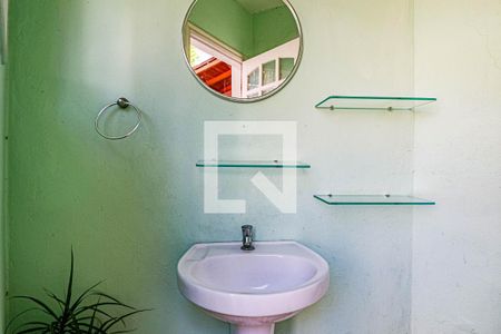 Casa à venda com 200m², 3 quartos e 2 vagas Casa à venda com 200m², 3 quartos e 2 vagasÁrea externa - Lavabo