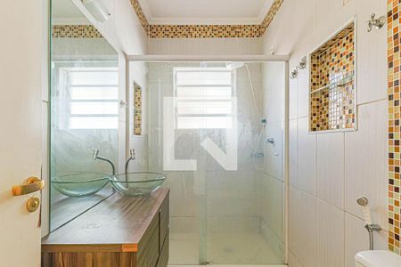 Casa à venda com 200m², 3 quartos e 2 vagas Casa à venda com 200m², 3 quartos e 2 vagasSuite - Banheiro
