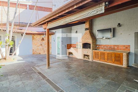 Casa à venda com 200m², 3 quartos e 2 vagas Casa à venda com 200m², 3 quartos e 2 vagasÁrea externa - Churrasqueira