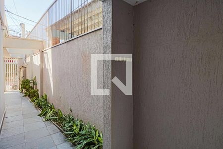 Casa à venda com 200m², 3 quartos e 2 vagas Casa à venda com 200m², 3 quartos e 2 vagasÁrea externa - Corredor lateral