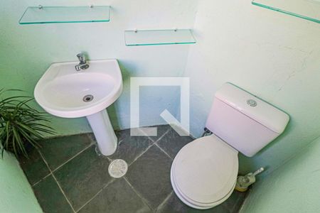 Casa à venda com 200m², 3 quartos e 2 vagas Casa à venda com 200m², 3 quartos e 2 vagasÁrea externa - Lavabo