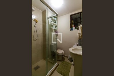 Banheiro de apartamento à venda com 2 quartos, 64m² em Nonoai, Porto Alegre
