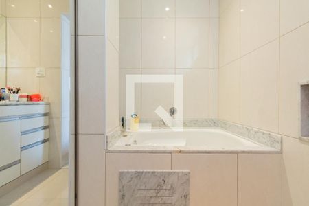 Apartamento à venda com 150m², 3 quartos e 1 vaga Apartamento à venda com 150m², 3 quartos e 1 vagaSuíte - banheiro