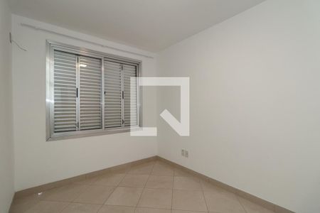 Quarto de apartamento para alugar com 2 quartos, 60m² em Jardim Itu Sabará, Porto Alegre