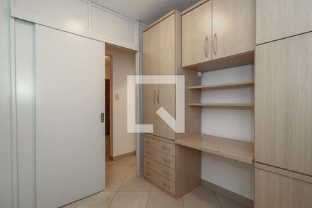 Quarto 2 de apartamento para alugar com 2 quartos, 60m² em Jardim Itu Sabará, Porto Alegre