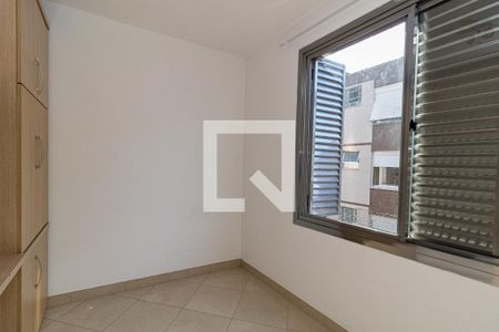 Quarto 2 de apartamento para alugar com 2 quartos, 60m² em Jardim Itu Sabará, Porto Alegre