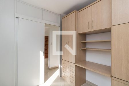 Quarto 2 de apartamento para alugar com 2 quartos, 60m² em Jardim Itu Sabará, Porto Alegre