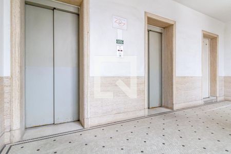 Studio para alugar com 40m², 1 quarto e sem vaga Studio para alugar com 40m², 1 quarto e sem vagaHall de Elevadores