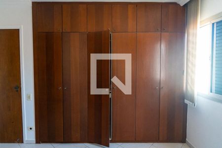 Apartamento à venda com 119m², 3 quartos e 2 vagasQuarto 1 - Armários