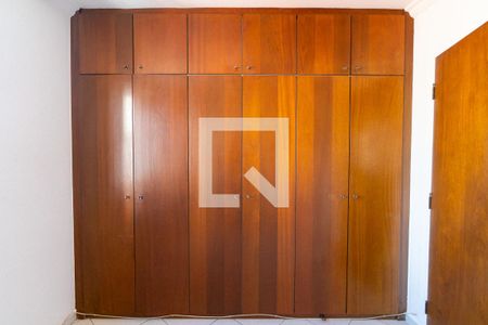 Apartamento à venda com 119m², 3 quartos e 2 vagasQuarto 2 - Armários