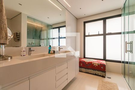 Apartamento à venda com 360m², 3 quartos e 5 vagasBanheiro 1 da Suíte 3