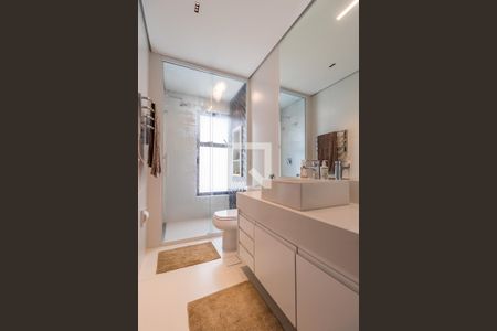 Apartamento à venda com 360m², 3 quartos e 5 vagasBanheiro 2 da Suíte 3