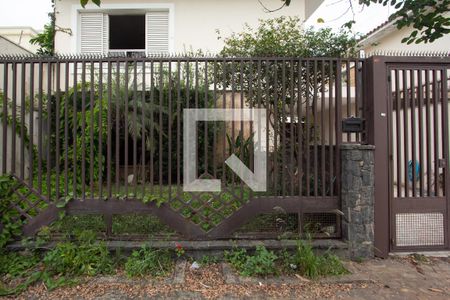 Casa à venda com 260m², 3 quartos e 5 vagas Casa à venda com 260m², 3 quartos e 5 vagasFachada