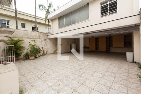 Casa à venda com 260m², 3 quartos e 5 vagas Casa à venda com 260m², 3 quartos e 5 vagasQuintal