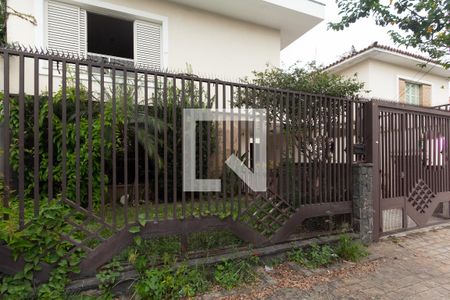 Casa à venda com 260m², 3 quartos e 5 vagas Casa à venda com 260m², 3 quartos e 5 vagasFachada