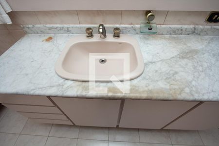 Casa à venda com 260m², 3 quartos e 5 vagas Casa à venda com 260m², 3 quartos e 5 vagasBanheiro da Suíte