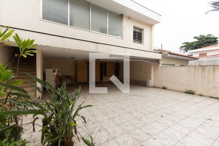 Casa à venda com 260m², 3 quartos e 5 vagas Casa à venda com 260m², 3 quartos e 5 vagasQuintal
