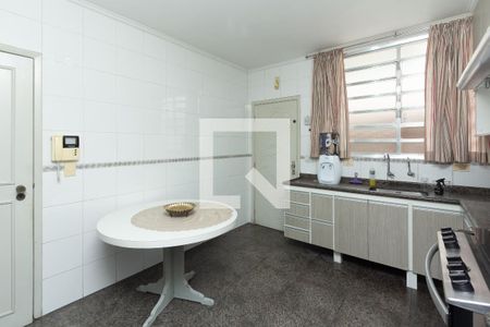 Casa à venda com 260m², 3 quartos e 5 vagas Casa à venda com 260m², 3 quartos e 5 vagasCozinha