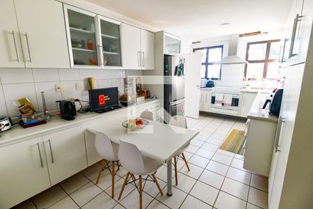 Apartamento à venda com 188m², 3 quartos e 3 vagasCozinha - Armários