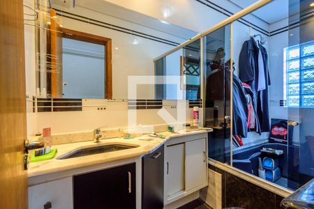 Casa à venda com 100m², 4 quartos e 5 vagas Casa à venda com 100m², 4 quartos e 5 vagasBanheiro da Suíte