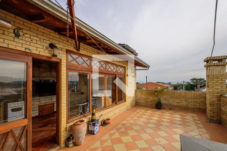 Casa à venda com 100m², 4 quartos e 5 vagas Casa à venda com 100m², 4 quartos e 5 vagasVaranda