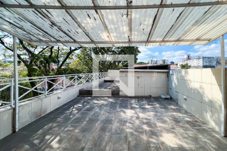 Casa à venda com 250m², 3 quartos e 2 vagas Casa à venda com 250m², 3 quartos e 2 vagasCobertura