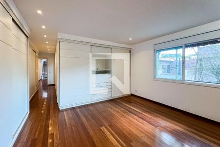 Casa à venda com 250m², 3 quartos e 2 vagas Casa à venda com 250m², 3 quartos e 2 vagasSuite 3