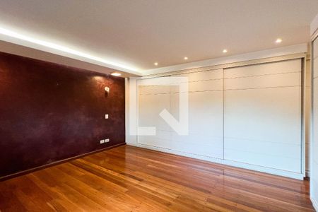 Casa à venda com 250m², 3 quartos e 2 vagas Casa à venda com 250m², 3 quartos e 2 vagasSuite 3