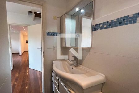 Casa à venda com 250m², 3 quartos e 2 vagas Casa à venda com 250m², 3 quartos e 2 vagasBanheiro da Suíte 1