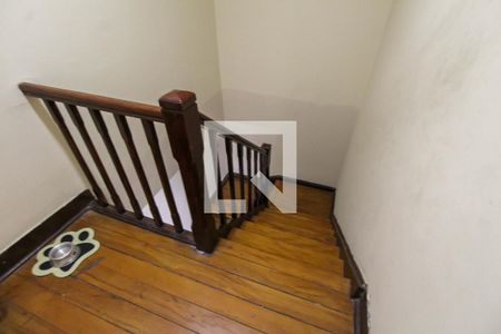 Casa à venda com 196m², 3 quartos e 1 vaga Casa à venda com 196m², 3 quartos e 1 vagaEscada