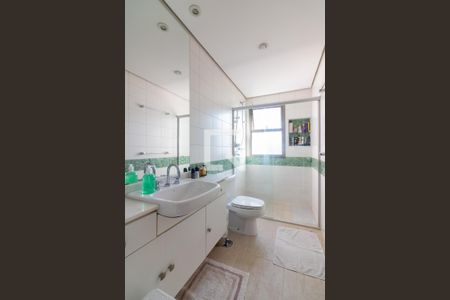 Apartamento à venda com 147m², 3 quartos e 3 vagasSuíte 1, banheiro 