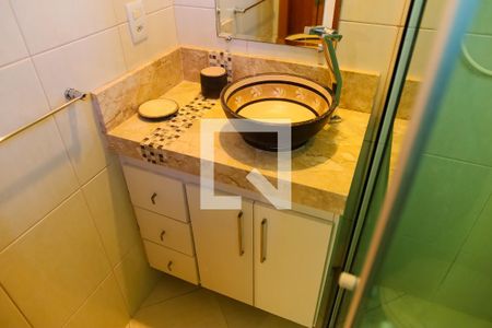 Apartamento à venda com 88m², 2 quartos e 2 vagasBanheiro da Suite