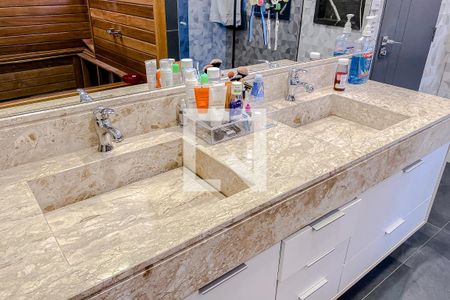 Casa à venda com 288m², 3 quartos e 2 vagasBanheiro da Suíte 1