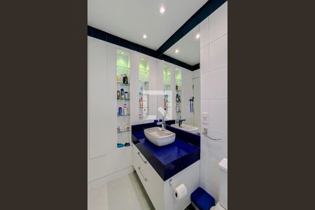 Casa à venda com 288m², 3 quartos e 2 vagasBanheiro da Suíte 2