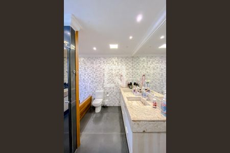 Casa à venda com 288m², 3 quartos e 2 vagasBanheiro da Suíte 1